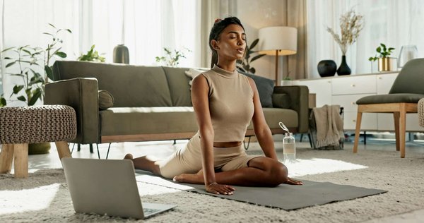 La pratique du yoga en ligne : Comment bien choisir son cours de yoga ?