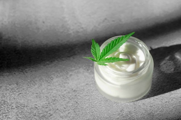 Les crèmes issues du plant de chanvre pour leurs bienfaits