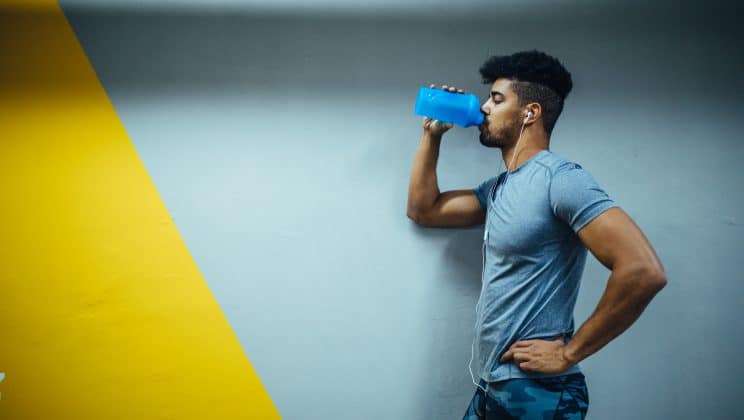 Quelles sont les meilleures stratégies pour boire suffisamment d’eau chaque jour ?